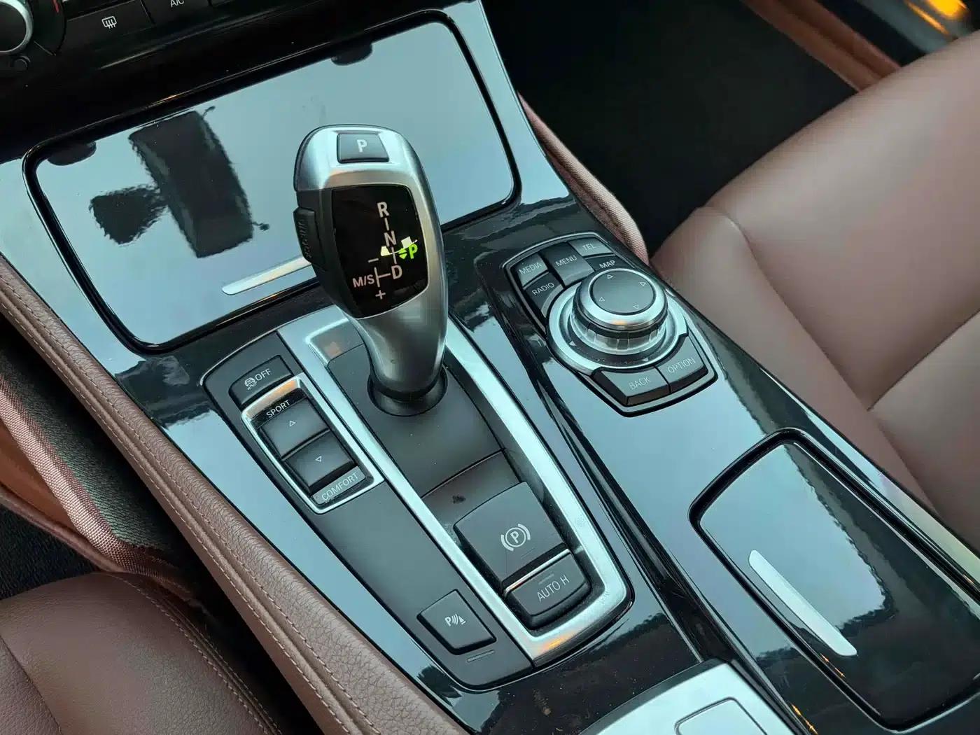 2014 BMW 5 Series Imported Model 520i Touring — миниатюра 12