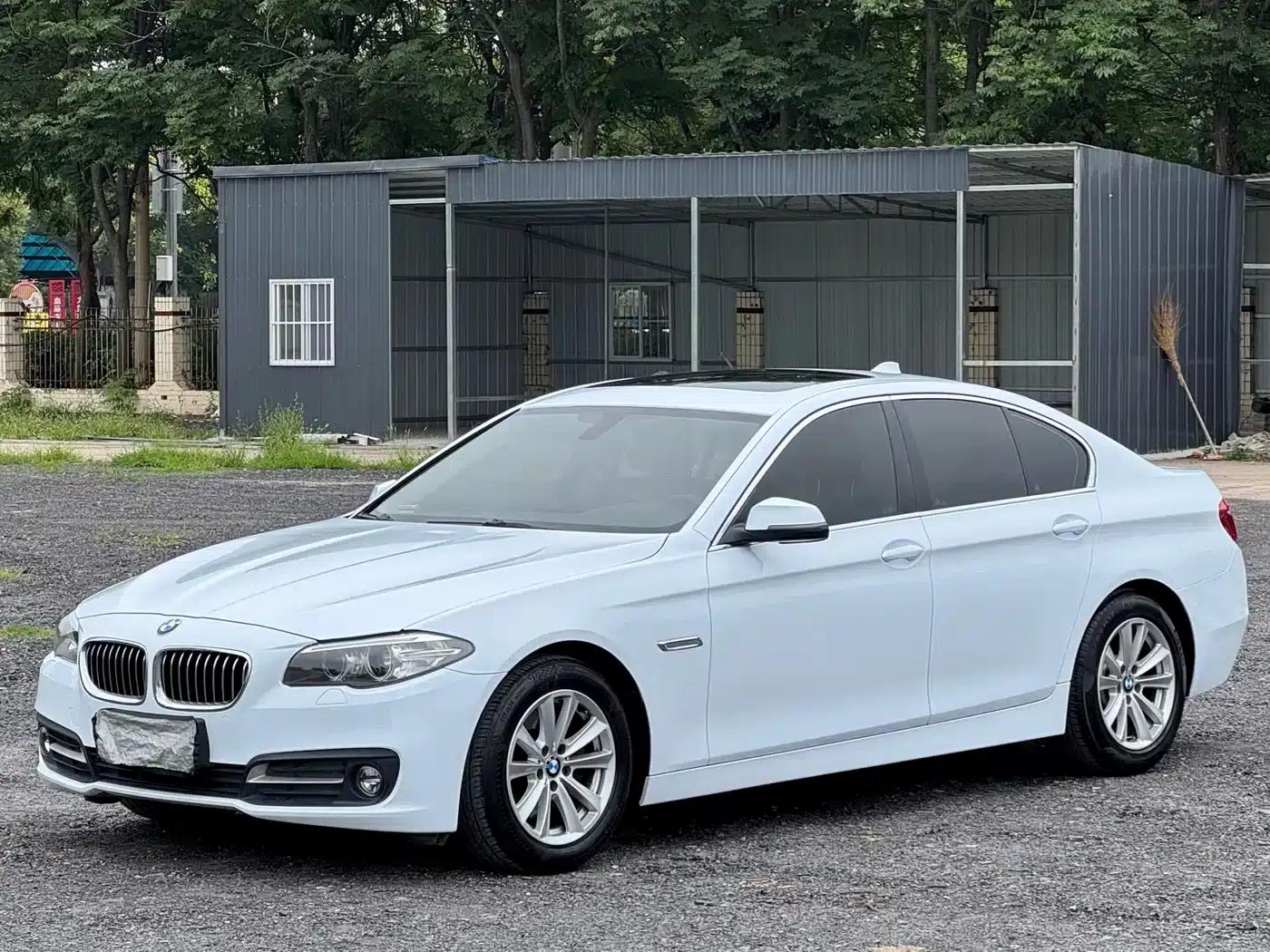 2015 BMW 5 Series Imported Model 520i Elegant Edition — миниатюра 1