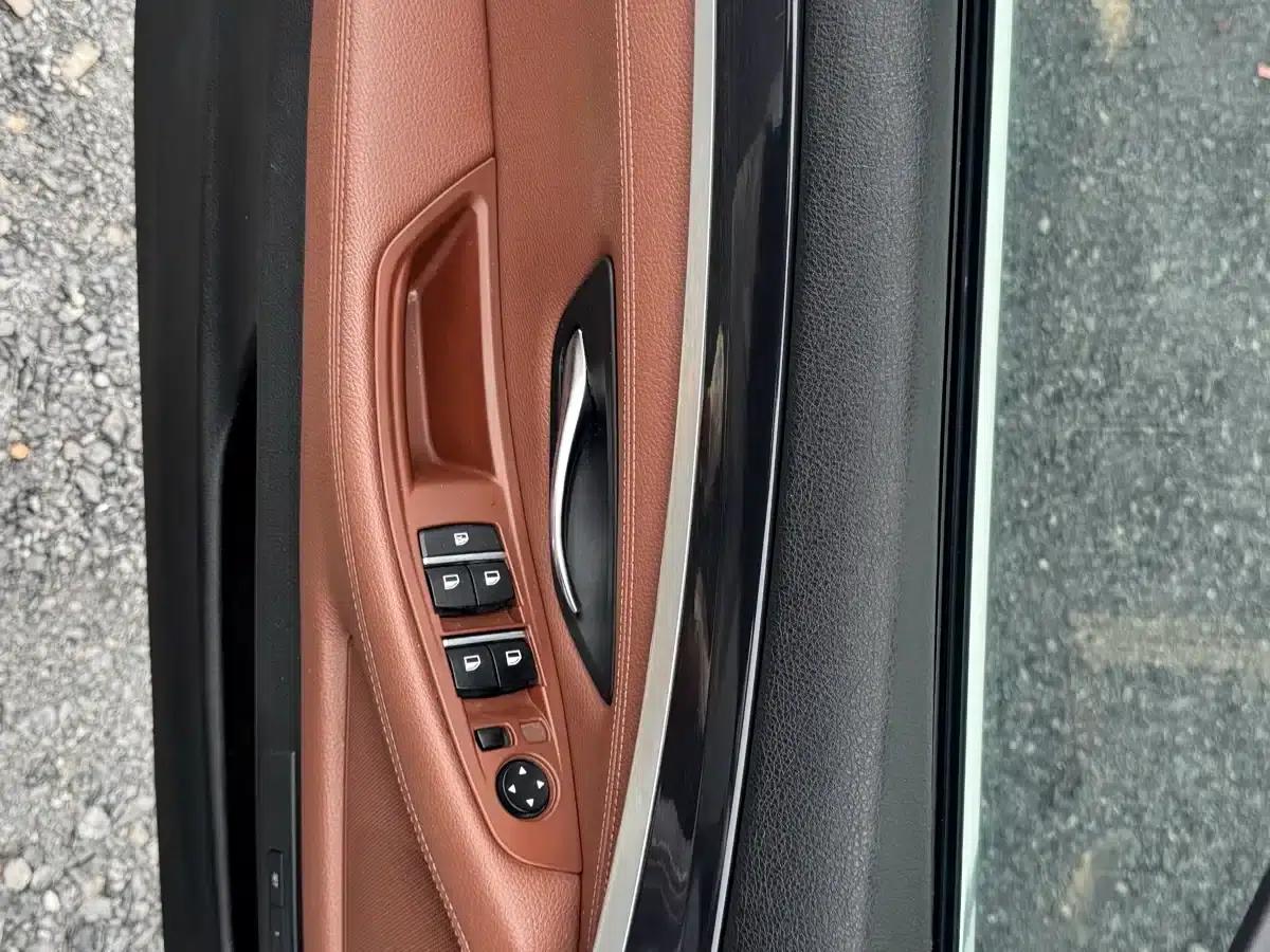 2015 BMW 5 Series Imported Model 520i Elegant Edition — миниатюра 12