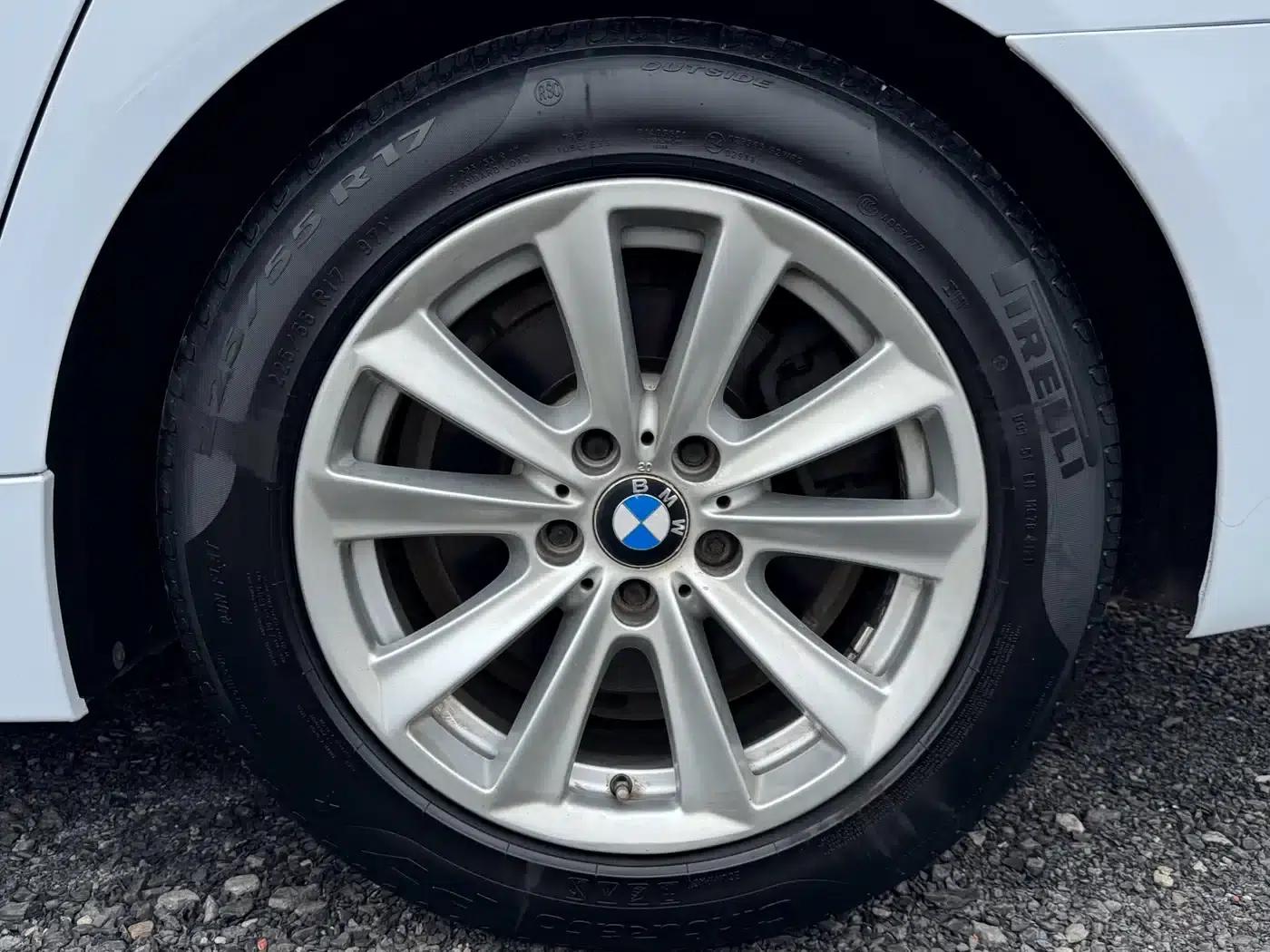 2015 BMW 5 Series Imported Model 520i Elegant Edition — миниатюра 17