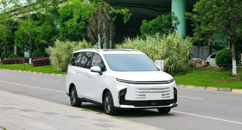 Maxus G50 PHEV 2025 Navigator Edition — миниатюра 3