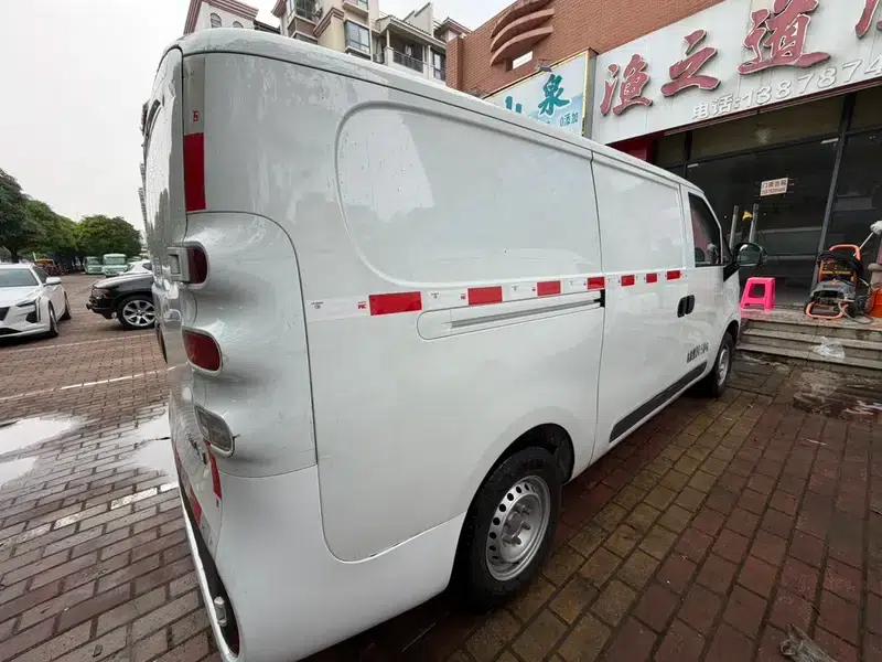 Dana V1 2023 Short Wheelbase Low Roof 42kWh — миниатюра 6
