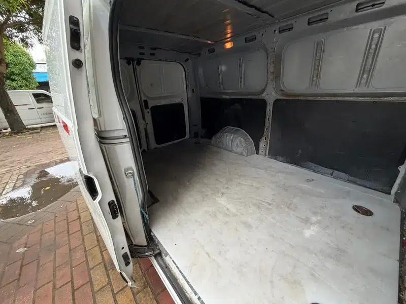 Dana V1 2023 Short Wheelbase Low Roof 42kWh — миниатюра 9