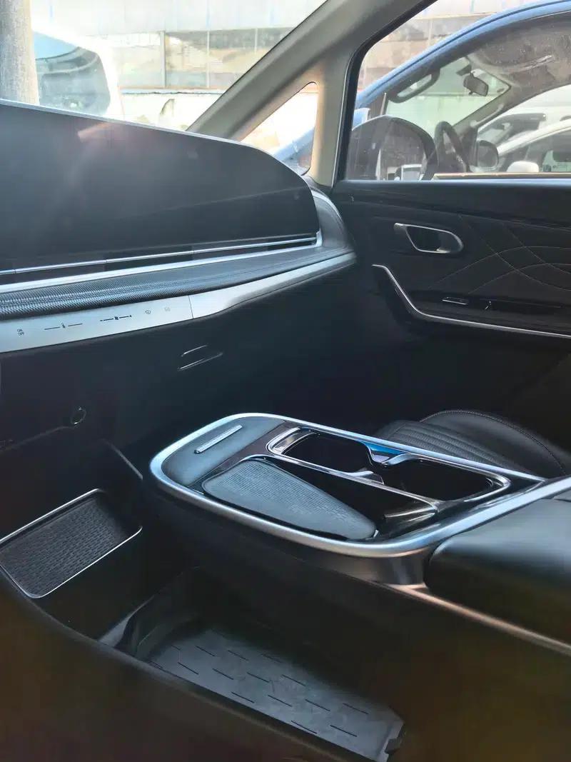 Maxus G90 2022 2.0T Starry Sky 7-Seater Edition — миниатюра 8