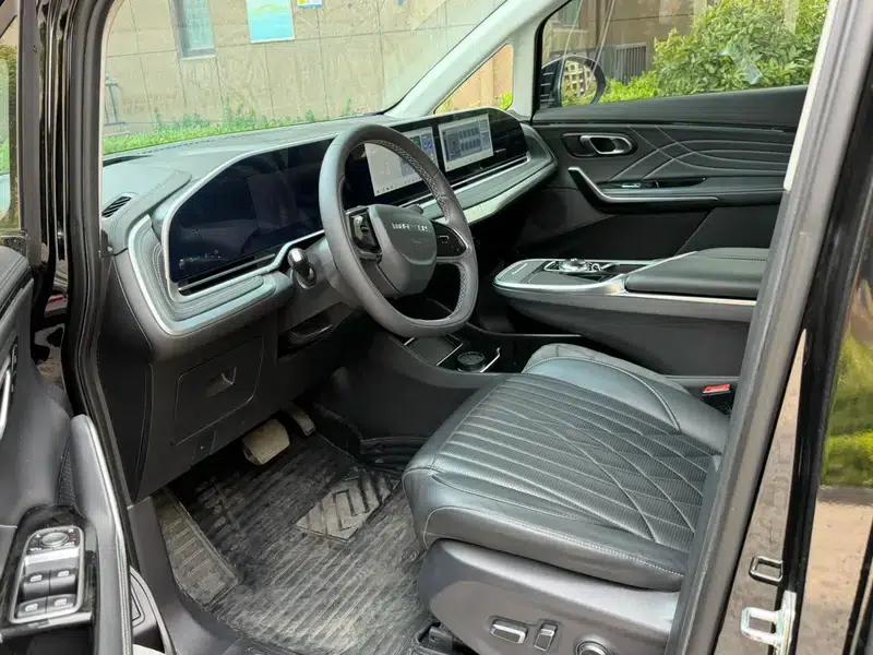 Maxus G90 2022 2.0T Starry Sky 7-Seater Edition — миниатюра 9