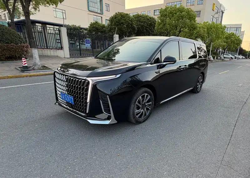 Maxus G90 2022 2.0T Interstellar 7-Seater Edition — миниатюра 1