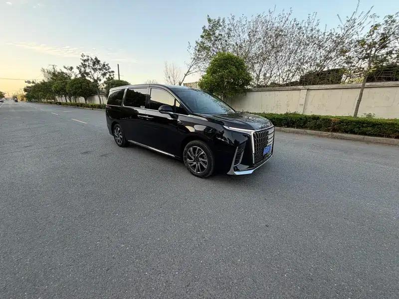 Maxus G90 2022 2.0T Interstellar 7-Seater Edition — миниатюра 3