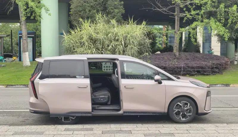 Maxus G70 2024 2.0T Automatic Flagship Edition 7-Seater — миниатюра 7