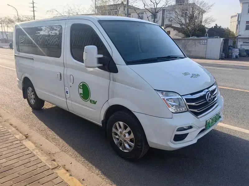 Xintu EV80 2023 PLUS Multi-purpose Passenger Vehicle Short Wheelbase Low Roof — миниатюра 3