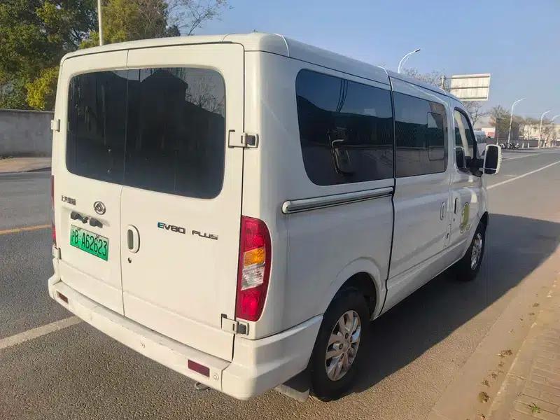 Xintu EV80 2023 PLUS Multi-purpose Passenger Vehicle Short Wheelbase Low Roof — миниатюра 6
