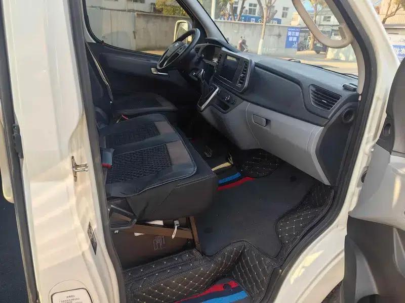 Xintu EV80 2023 PLUS Multi-purpose Passenger Vehicle Short Wheelbase Low Roof — миниатюра 7