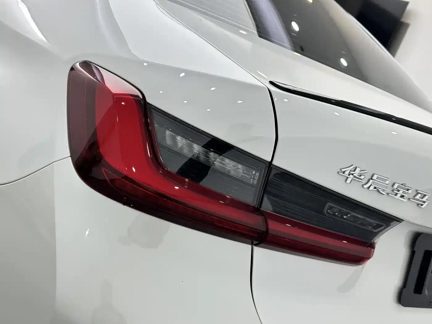 2023 BMW 3 Series 325Li M Sport Shadow Edition — миниатюра 23