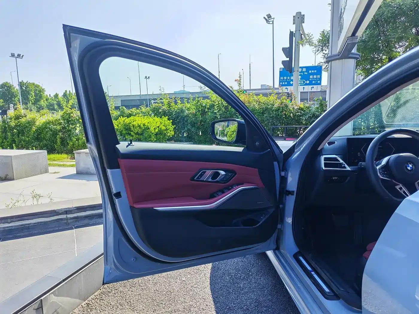 2025 BMW 3 Series 330Li M Sport Shadow Edition — миниатюра 10