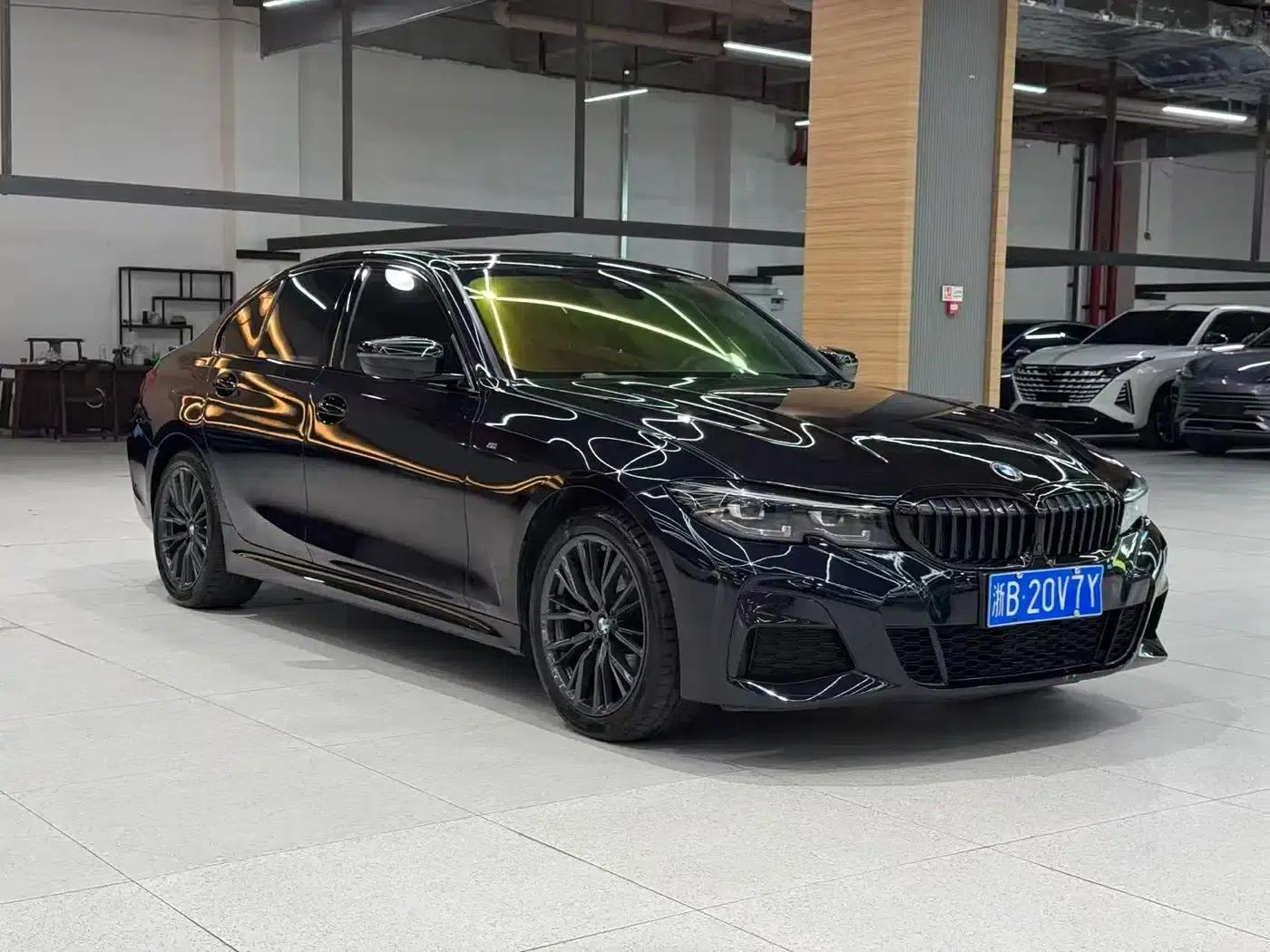 2022 BMW 3 Series 325i M Sport Shadow Edition — миниатюра 3