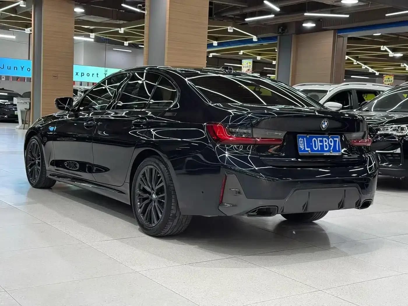 2024 BMW 3 Series 325i M Sport Shadow Edition — миниатюра 9