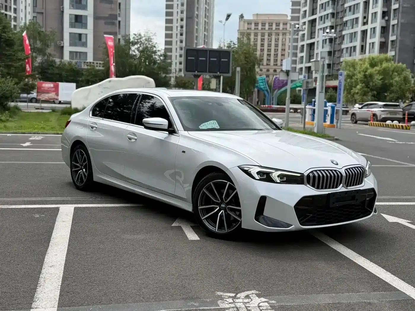 2023 BMW 3 Series 320Li M Sport Package — миниатюра 3