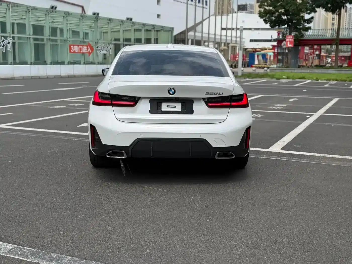 2023 BMW 3 Series 320Li M Sport Package — миниатюра 5
