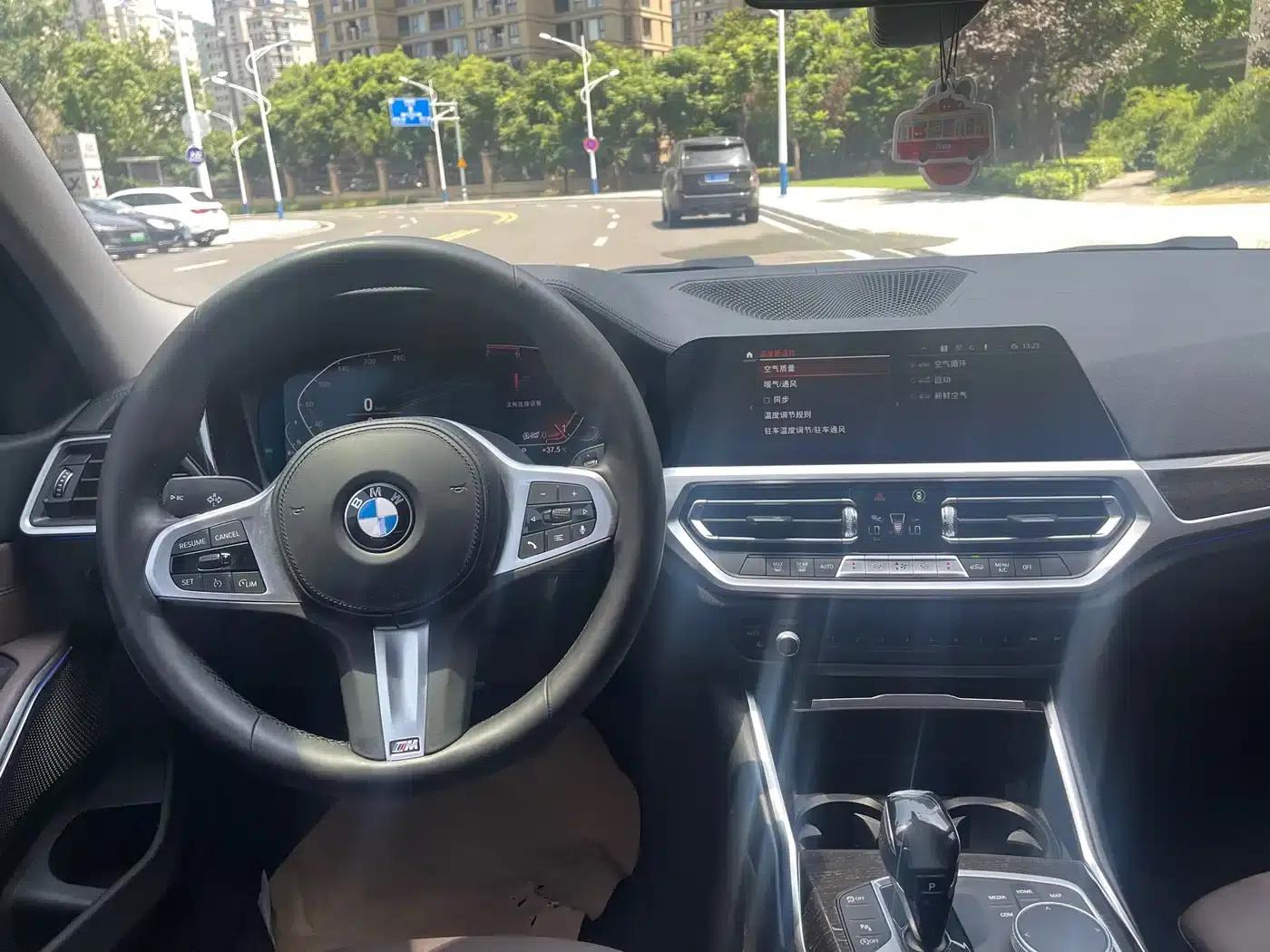 2020 BMW 3 Series 325i M Sport Package — миниатюра 9
