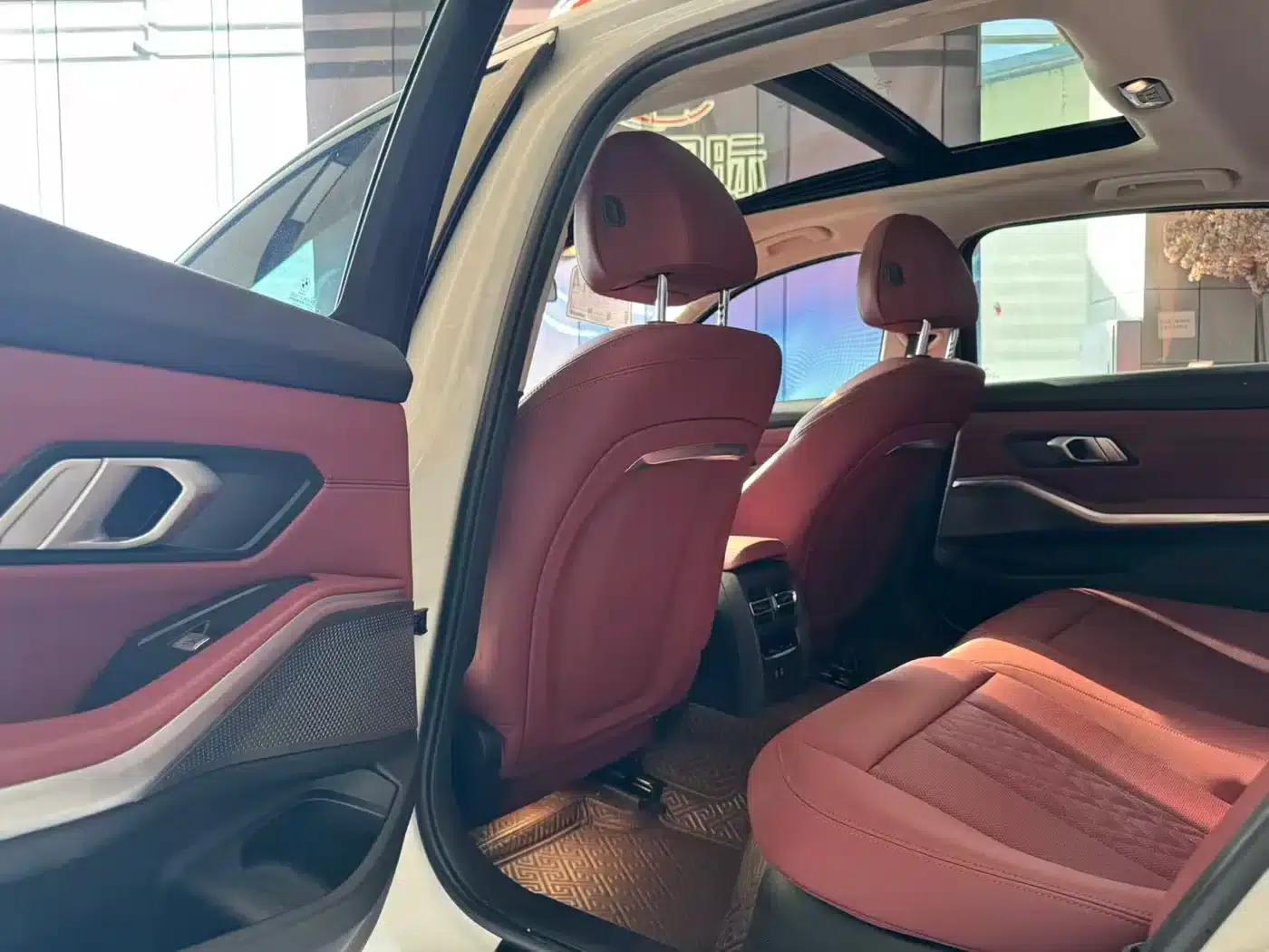 2023 BMW 3 Series 320Li M Sport Package — миниатюра 11