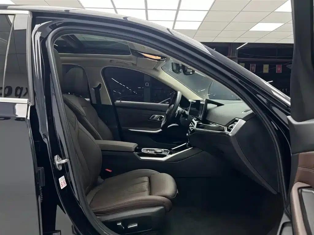 2023 BMW 3 Series 320Li M Sport Package — миниатюра 15