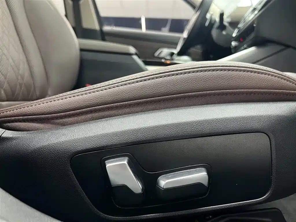 2023 BMW 3 Series 320Li M Sport Package — миниатюра 16