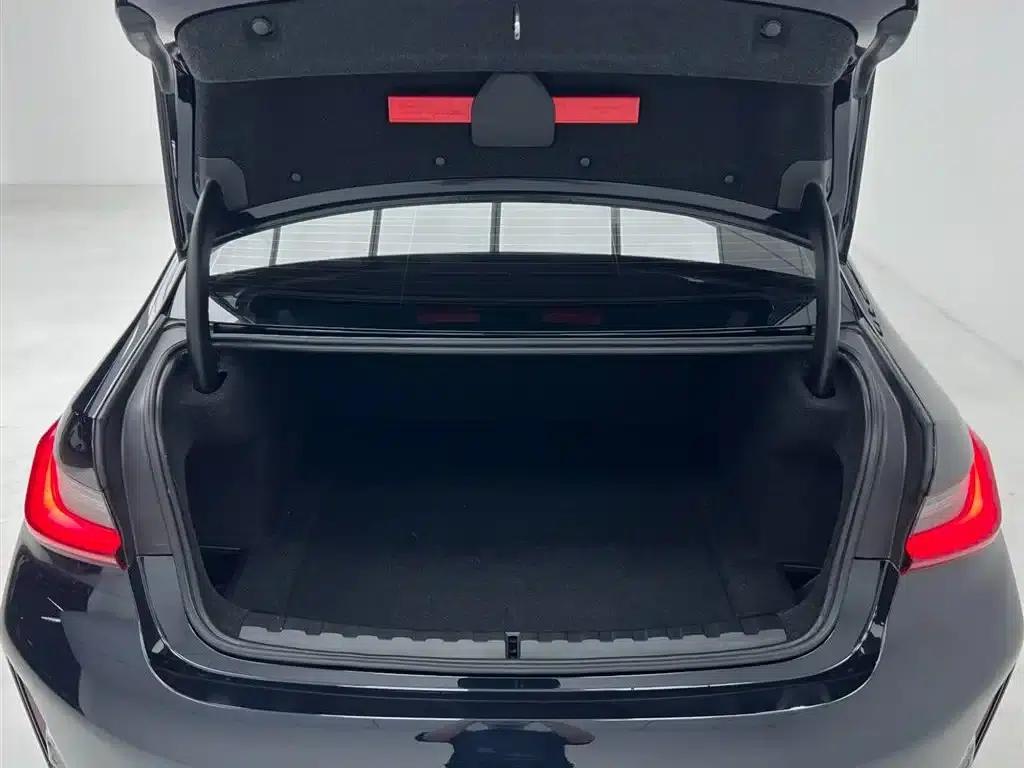 2023 BMW 3 Series 320Li M Sport Package — миниатюра 22