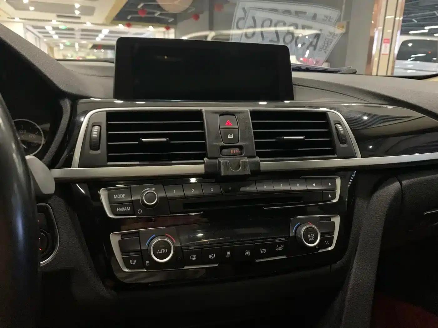 BMW 3 Series 2019 320Li Fashion Edition — миниатюра 11