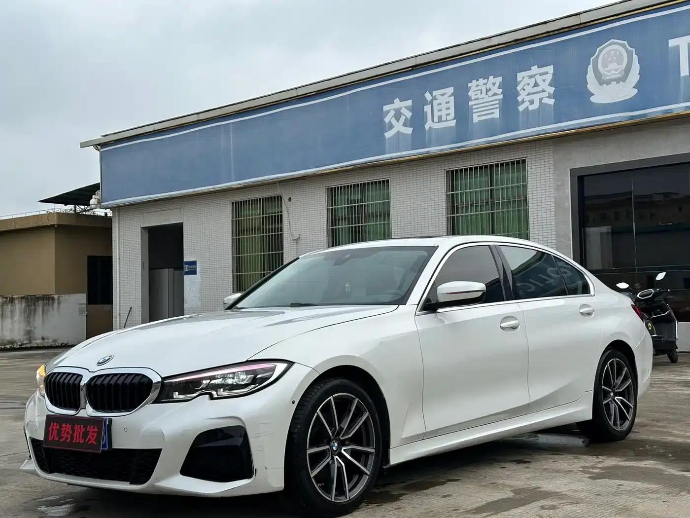 2021 BMW 3 Series 325Li M Sport Package — миниатюра 1