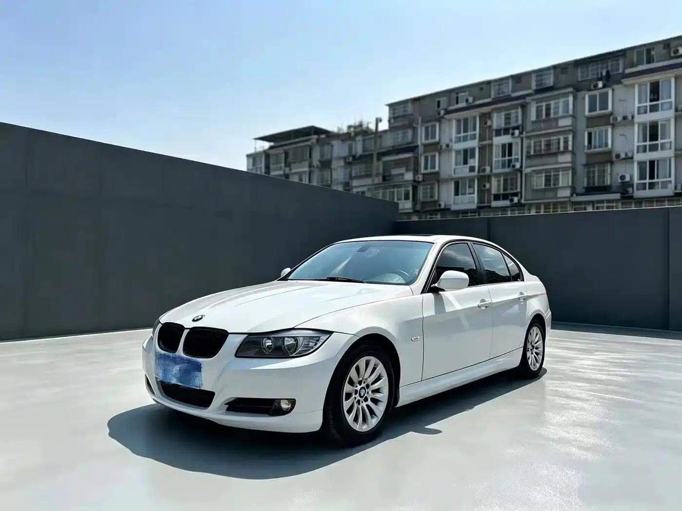 BMW 3 Series 2011 318i Leading Edition — миниатюра 1