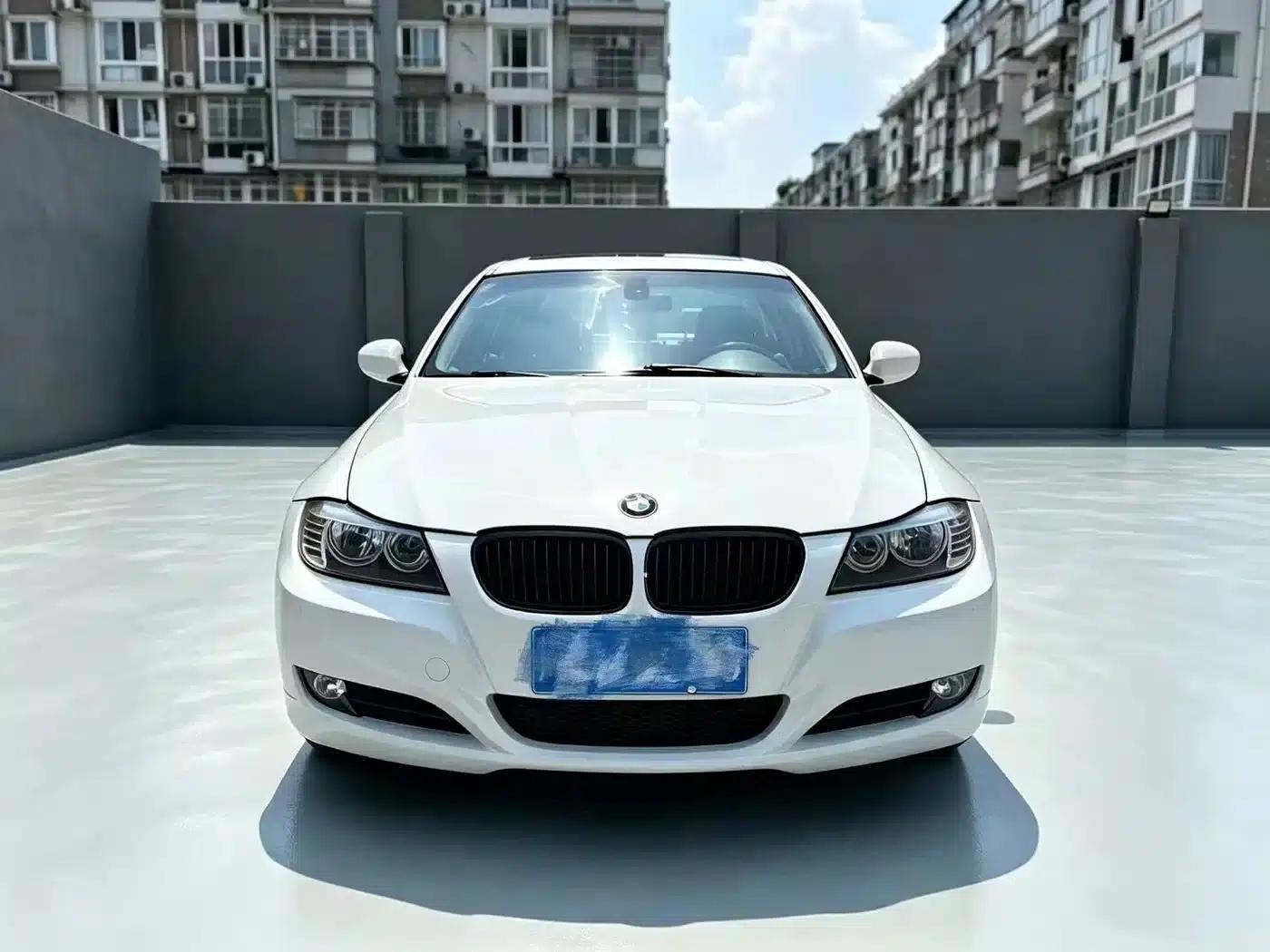 BMW 3 Series 2011 318i Leading Edition — миниатюра 2