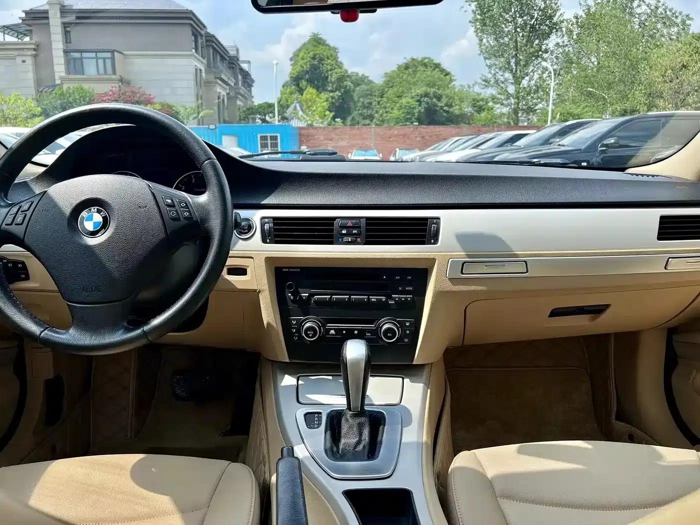 BMW 3 Series 2011 318i Leading Edition — миниатюра 11