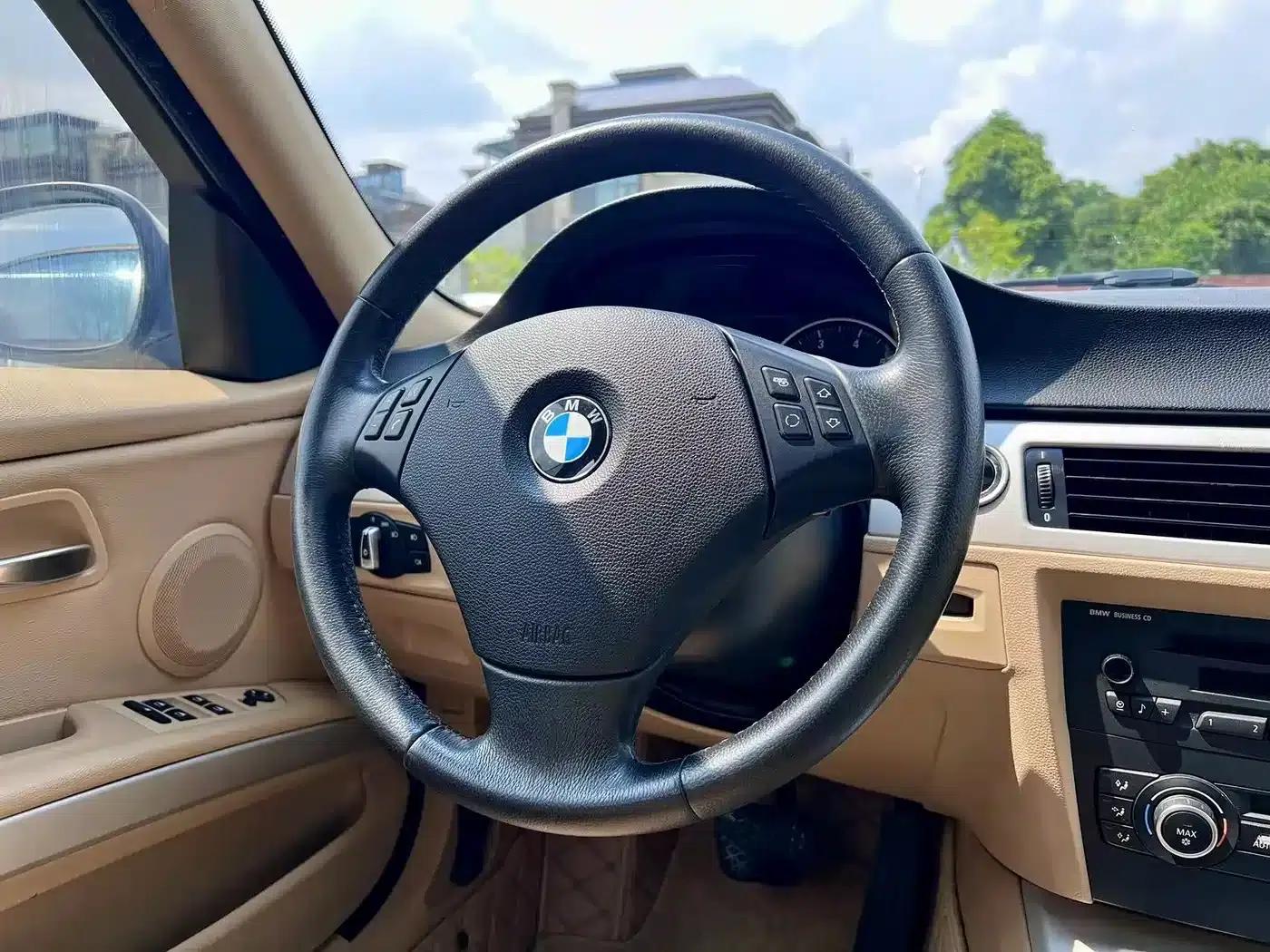 BMW 3 Series 2011 318i Leading Edition — миниатюра 12
