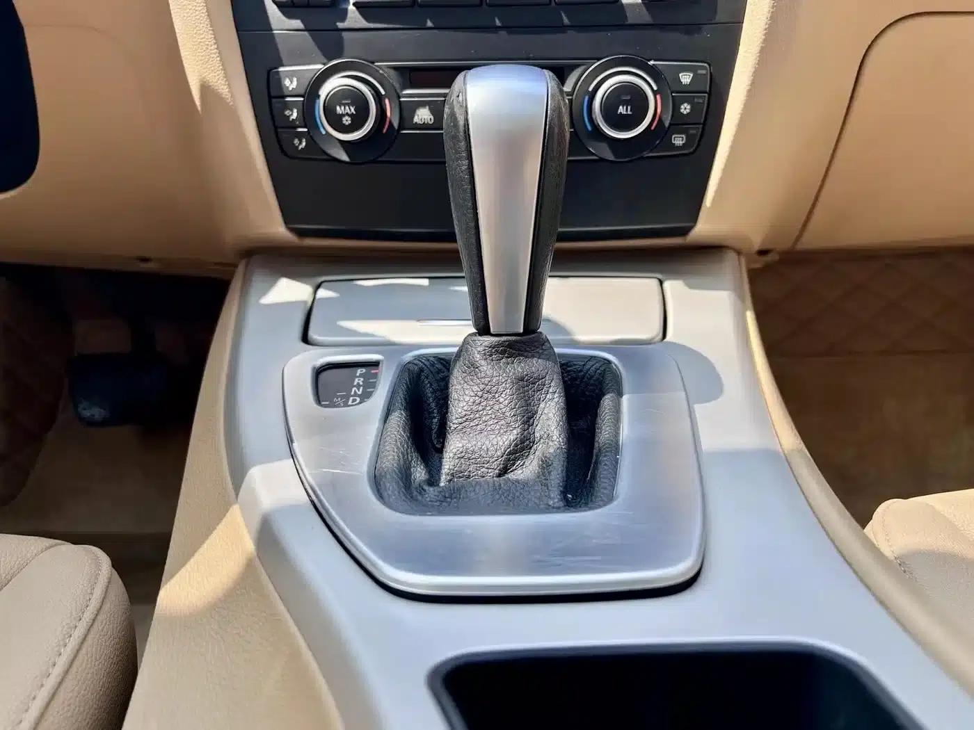 BMW 3 Series 2011 318i Leading Edition — миниатюра 14