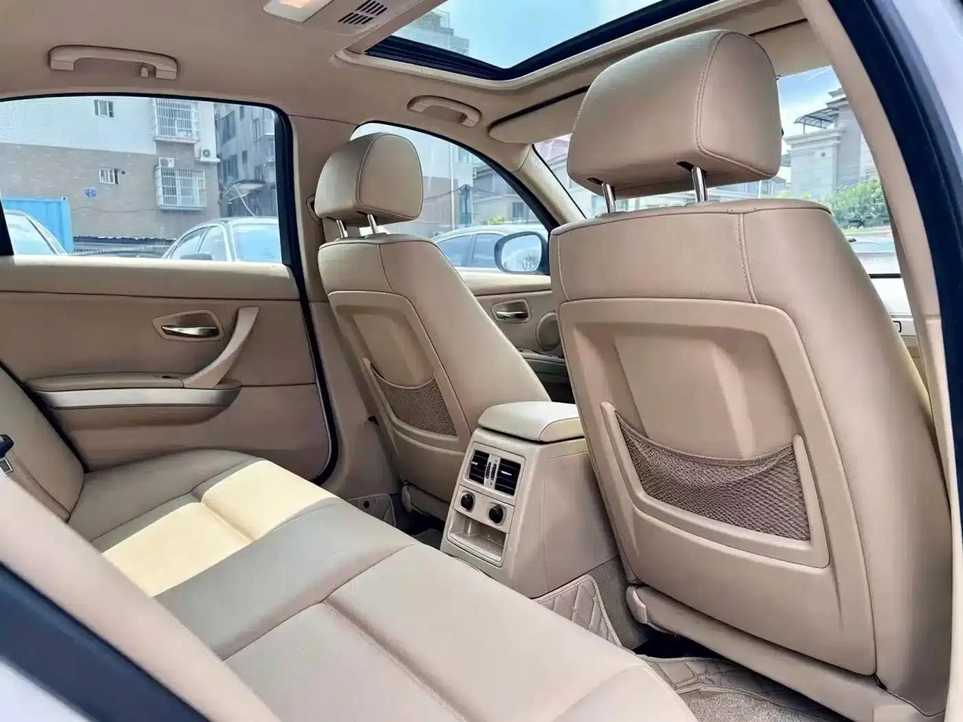 BMW 3 Series 2011 318i Leading Edition — миниатюра 15