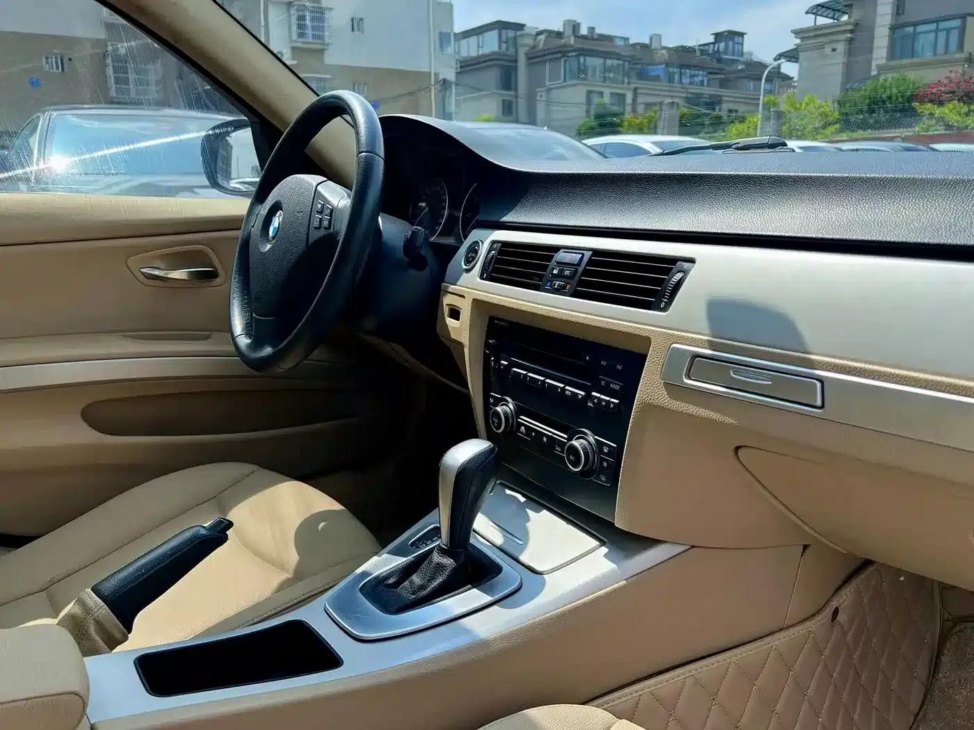 BMW 3 Series 2011 318i Leading Edition — миниатюра 16