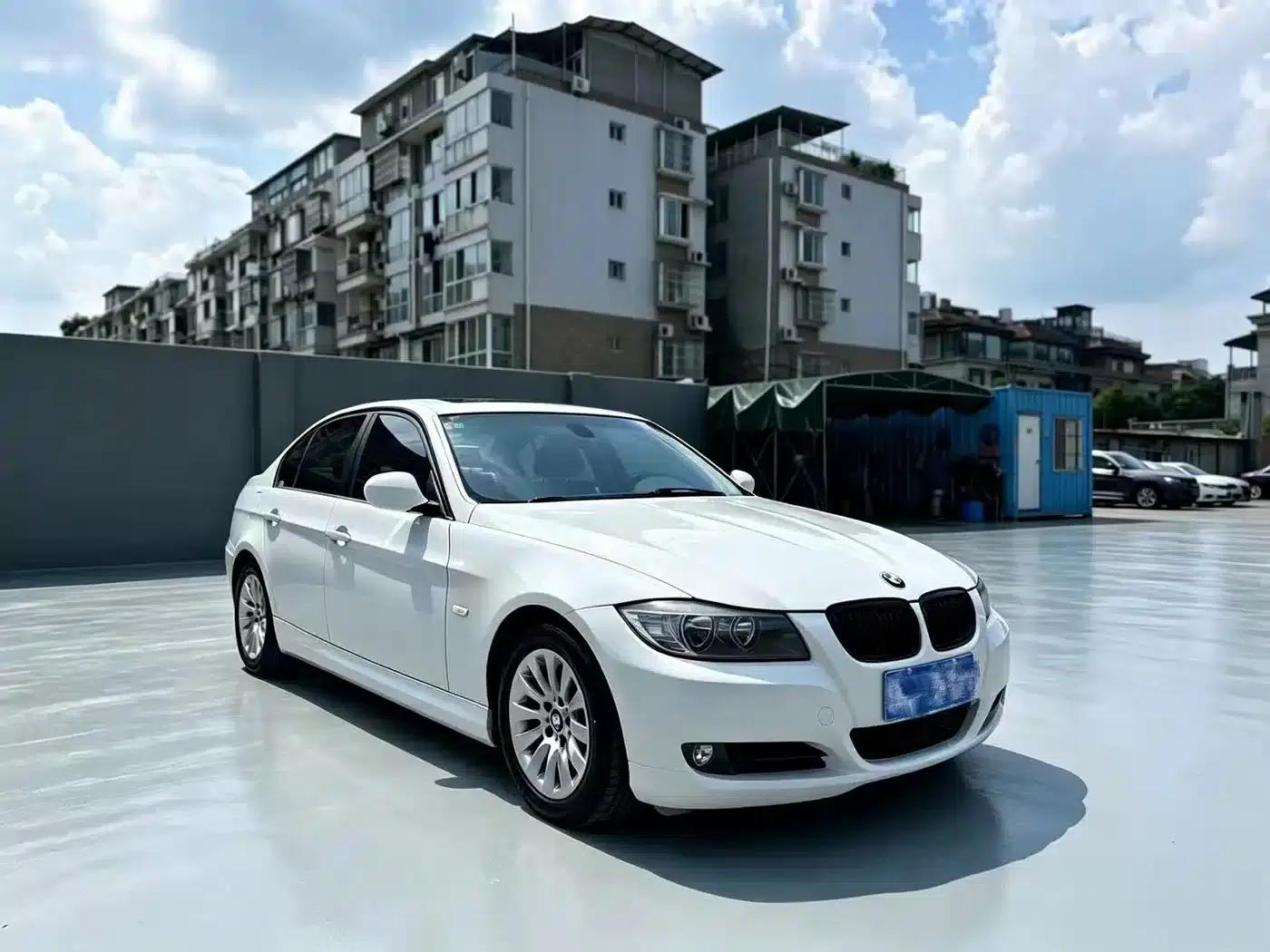 BMW 3 Series 2011 318i Leading Edition — миниатюра 3