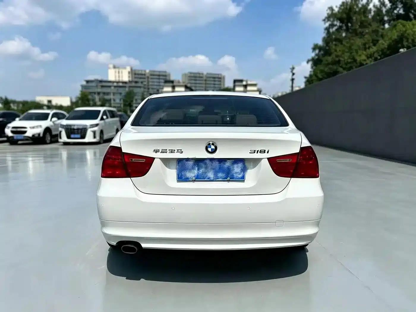 BMW 3 Series 2011 318i Leading Edition — миниатюра 5