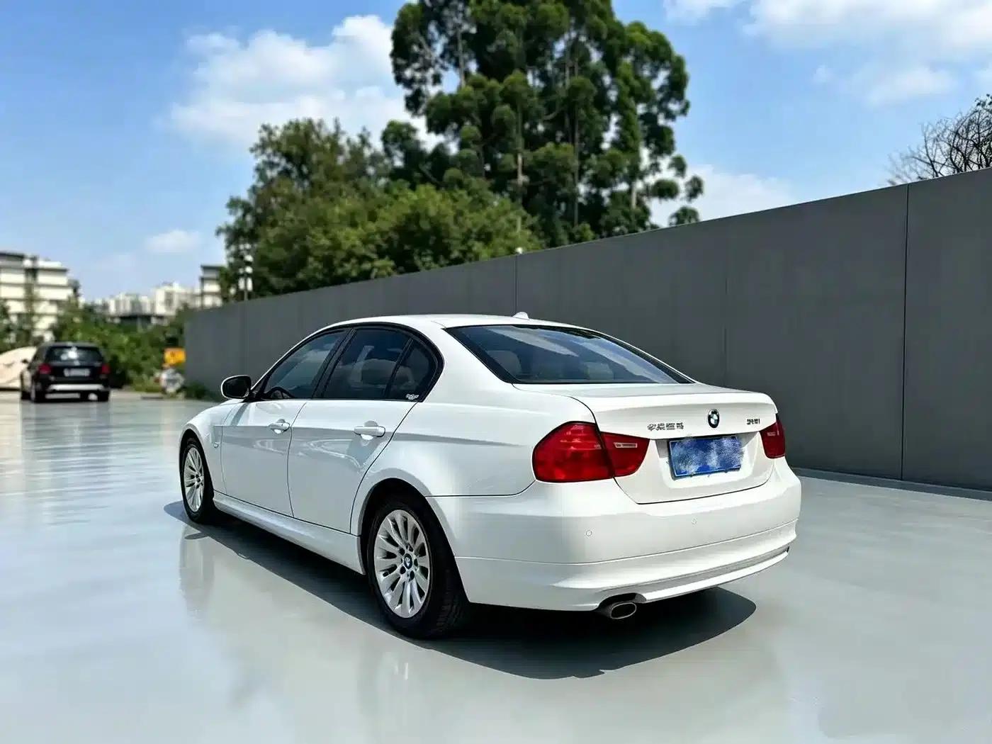 BMW 3 Series 2011 318i Leading Edition — миниатюра 6