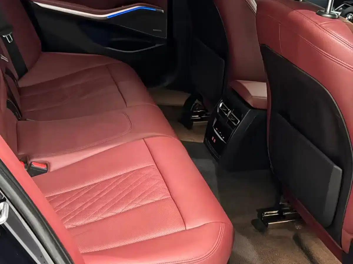 2022 BMW 3 Series 325i M Sport Shadow Edition — миниатюра 5