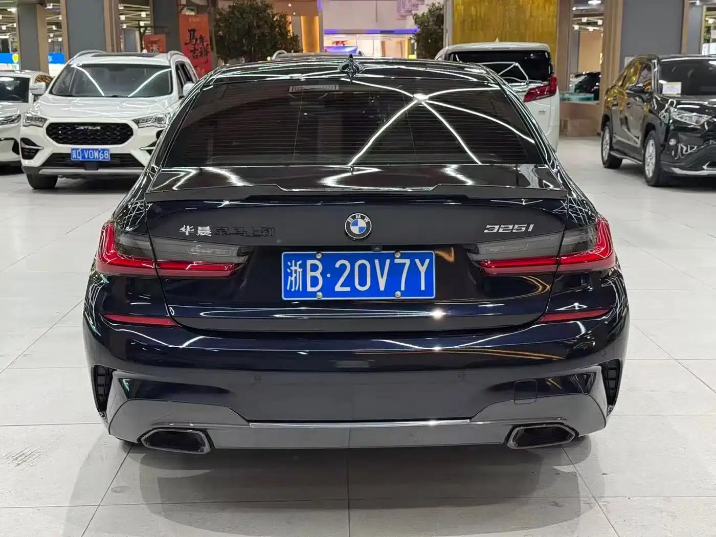 2022 BMW 3 Series 325i M Sport Shadow Edition — миниатюра 9