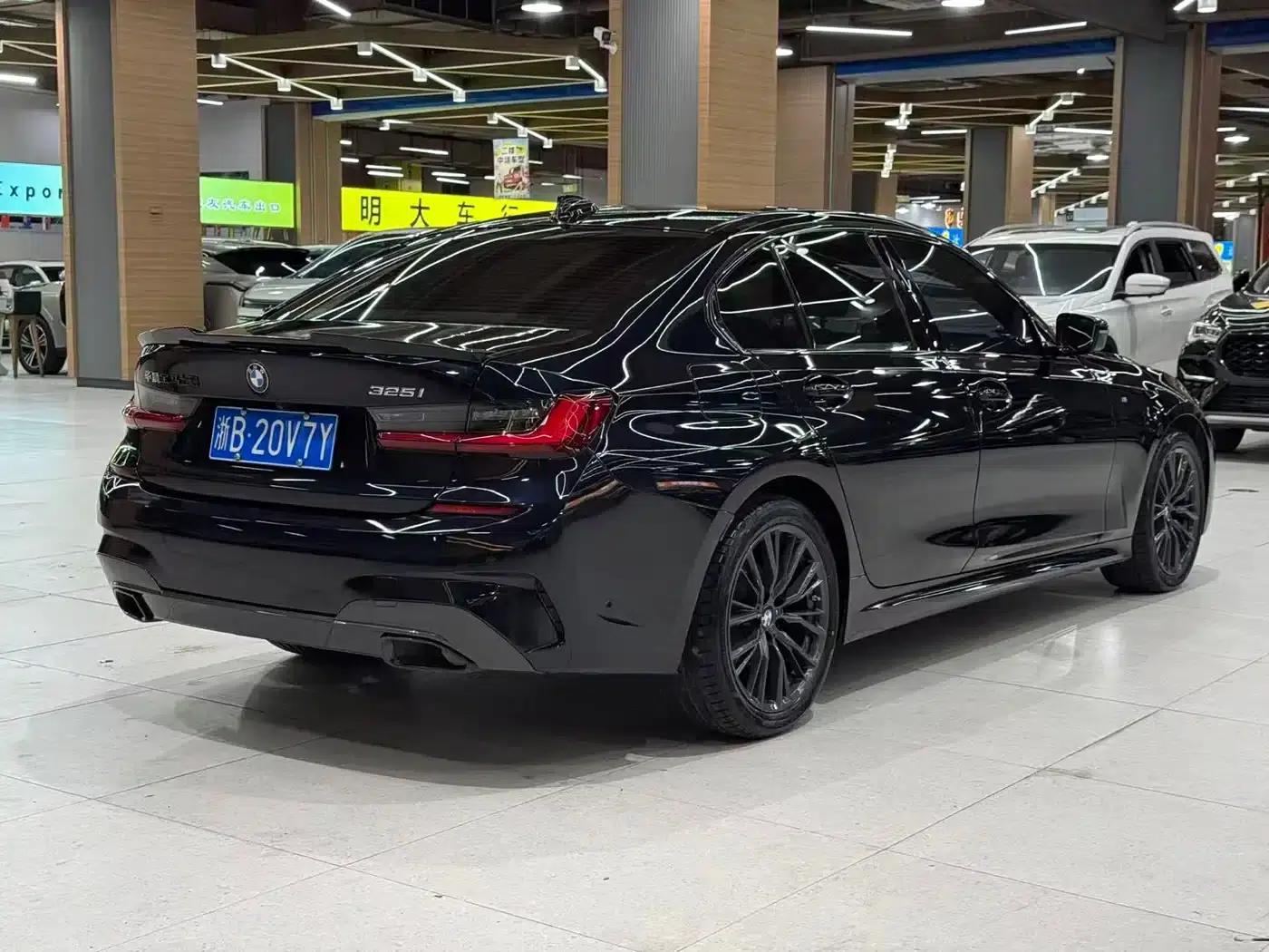 2022 BMW 3 Series 325i M Sport Shadow Edition — миниатюра 10