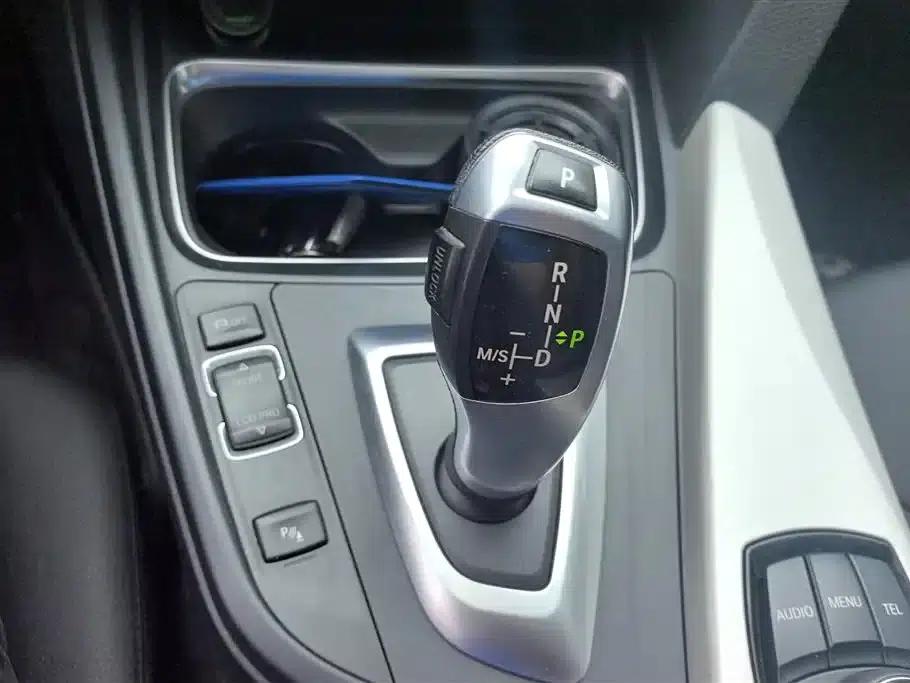 BMW 3 Series 2015 320Li Super Enjoyment Edition Fashion Model — миниатюра 16