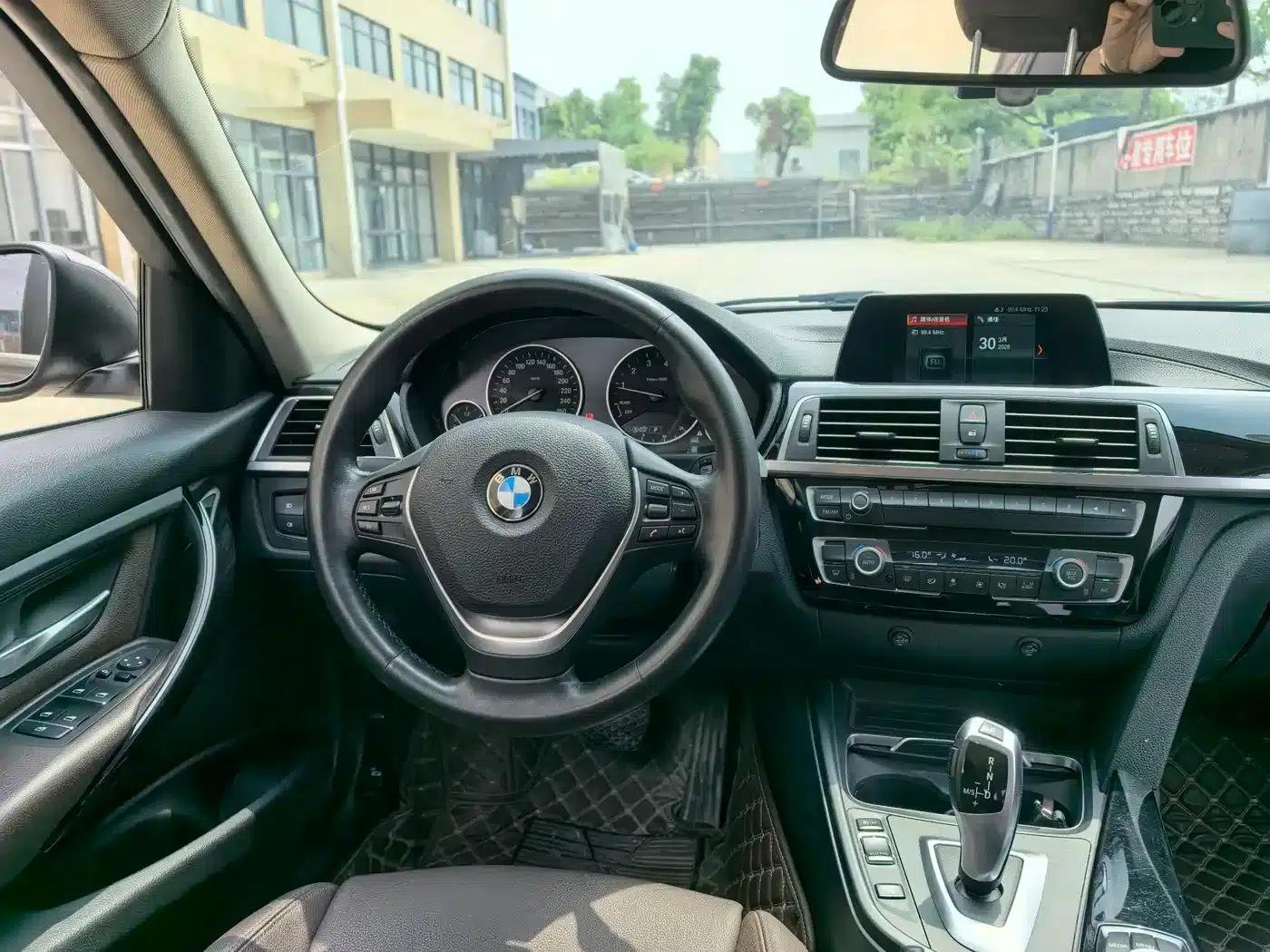 BMW 3 Series 2018 320Li Fashion Edition — миниатюра 5