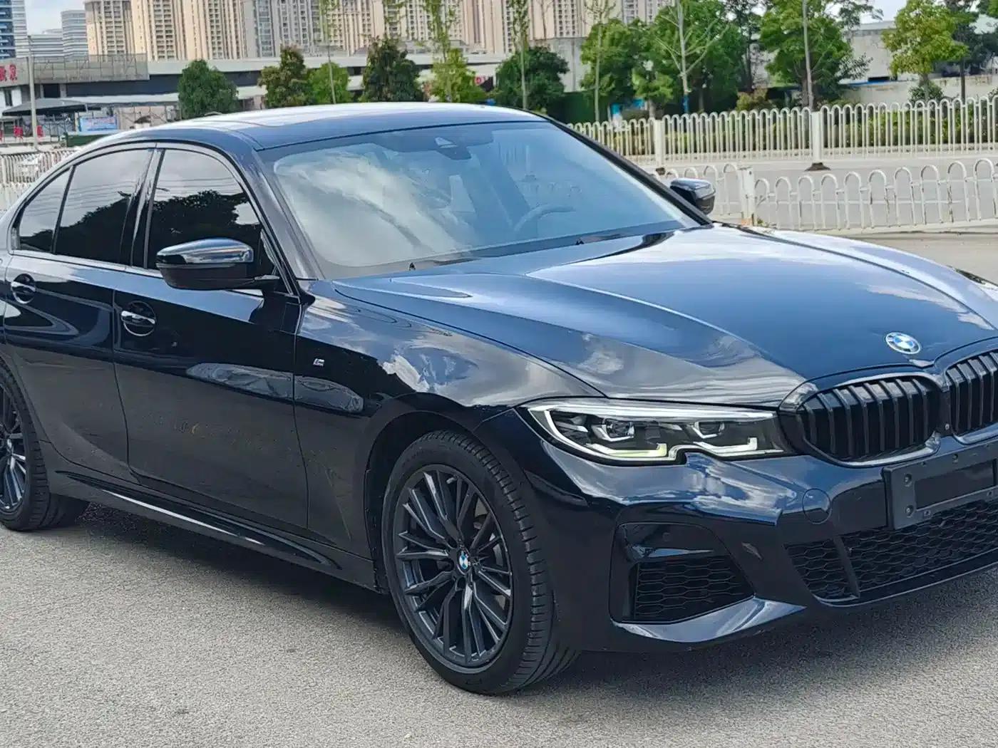 2021 BMW 3 Series 330i M Sport Shadow Edition — миниатюра 3