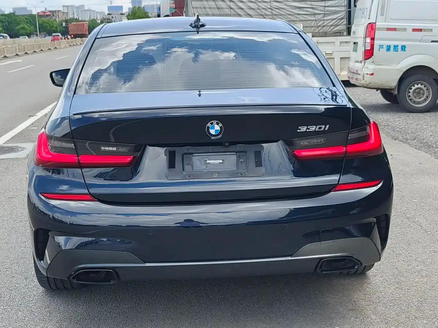 2021 BMW 3 Series 330i M Sport Shadow Edition — миниатюра 8