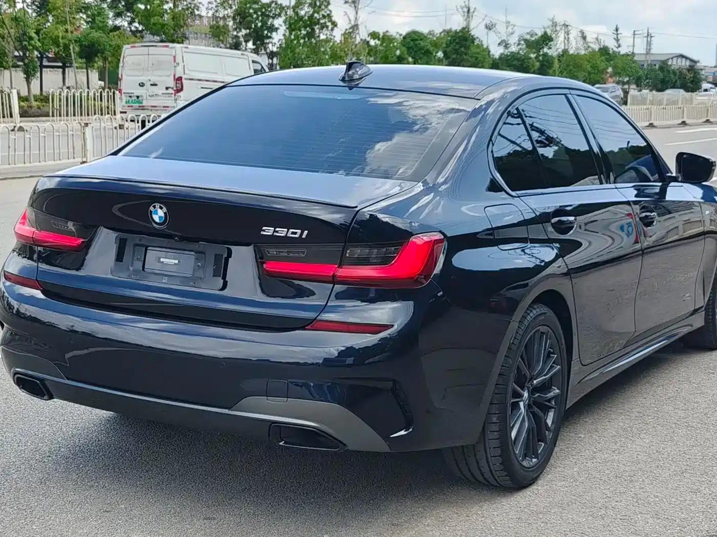 2021 BMW 3 Series 330i M Sport Shadow Edition — миниатюра 9
