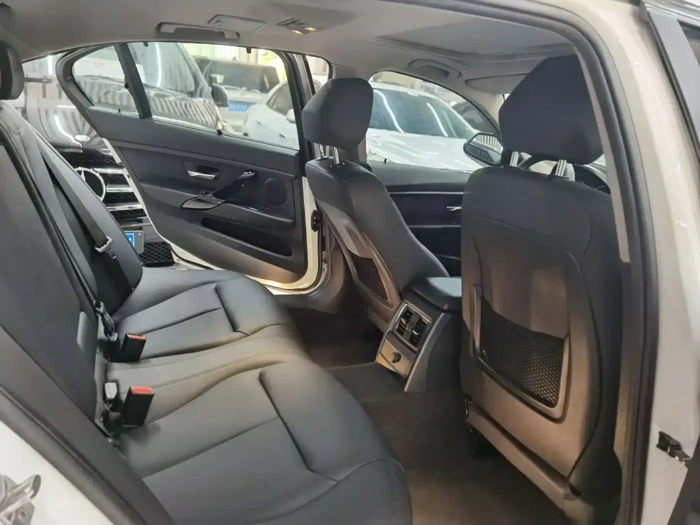 2017 BMW 3 Series 320Li Fashion Edition — миниатюра 11