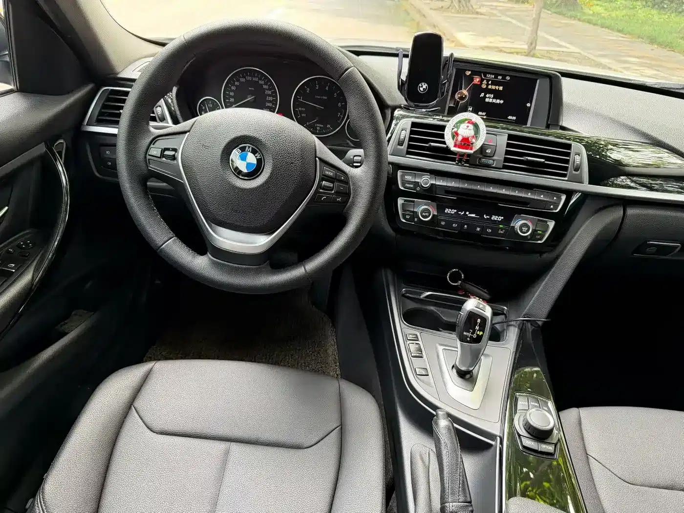 2017 BMW 3 Series 320Li Fashion Edition — миниатюра 7