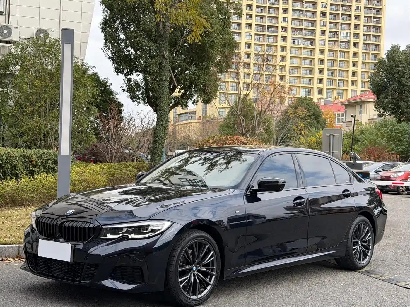 2022 BMW 3 Series 325Li M Sport Package — миниатюра 1