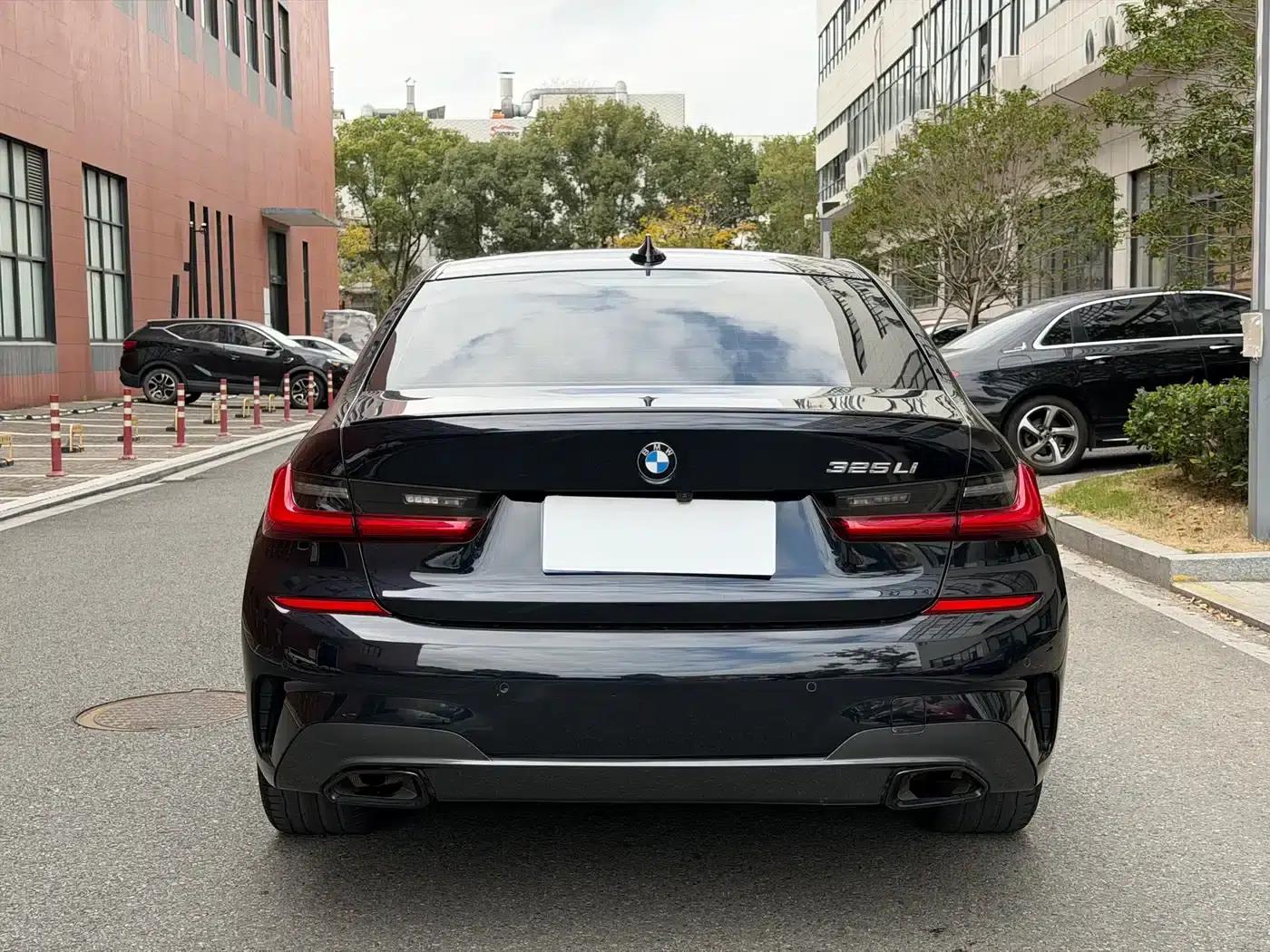 2022 BMW 3 Series 325Li M Sport Package — миниатюра 18